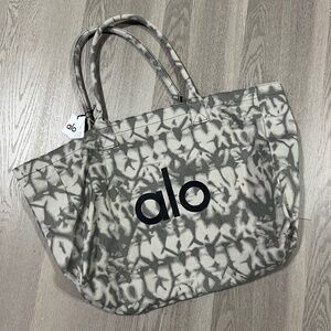 New Alo Yoga shopper bag
